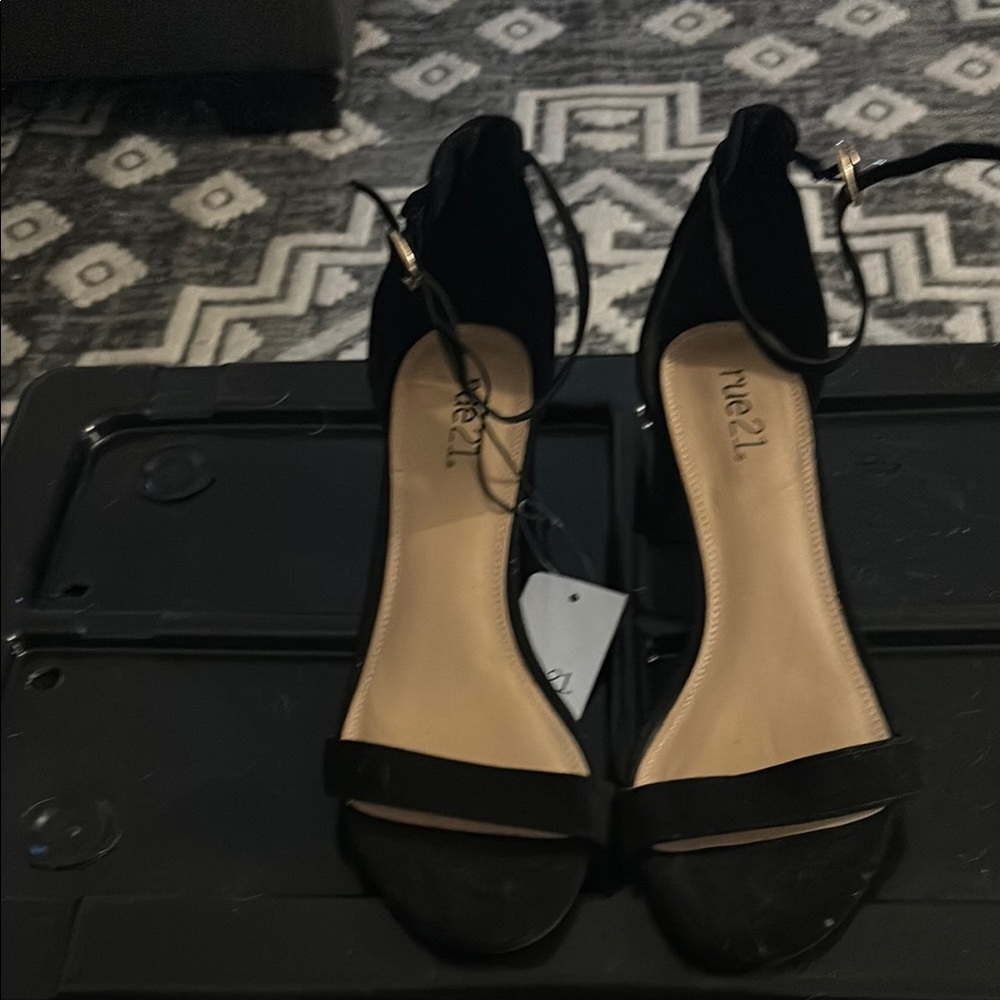 Rue21 Black Heels with Elegant Design